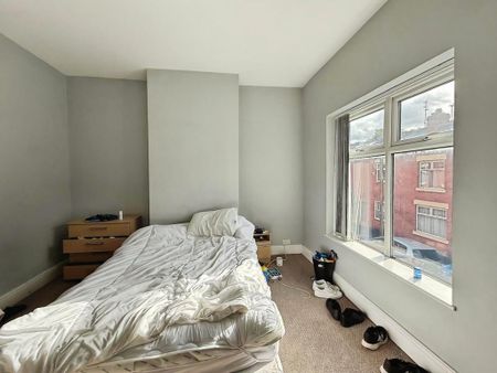 4 bedroom terraced house to rent - Photo 3