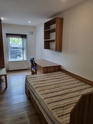 3 Bed - Flat B, 203 Belle Vue Road, Headingley, Leeds - LS3 1HG - Student - Photo 5