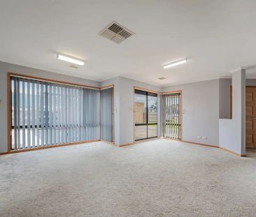 “Charming Family Home in the Heart of Craigieburn” - Photo 2