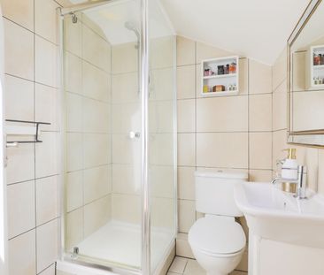 1 Bed Flat, Top Floor, SE13 - Photo 6