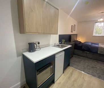 Newly Refurbished Ensuite Room With Kitchenette, PE1 - Photo 6