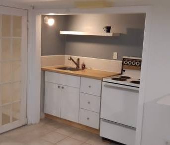 Great location - 1BR apt nr Islington subway station - Photo 2