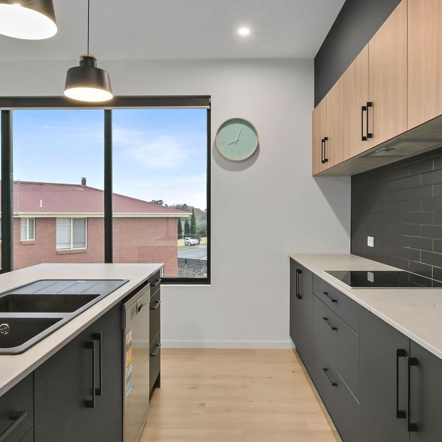 2/158 Poplar Parade, Youngtown - Photo 1