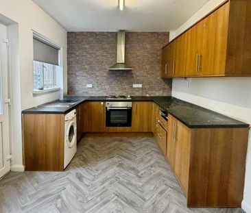 2 bedroom semi-detached house to rent - Photo 3