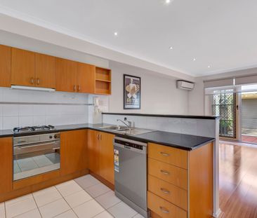 9 Elesbury Avenue, Brunswick East VIC 3057 - Townhouse For Rent | D... - Photo 6