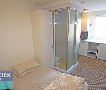 1 bedroom Flat To Let - Photo 6