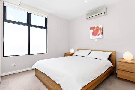 Luxury Apartment with Resort-Style Amenities in Prime City Location - Photo 4