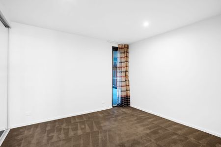 Contemporary Apartment with Exceptional City Convenience - Photo 3