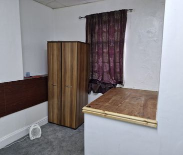 Room in a Shared Flat, Withington Road, M16 - Photo 2