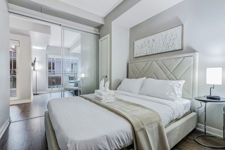 Queen Street West - Photo 4