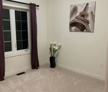 Condo Townhouse For Lease | N9259574 - Photo 2