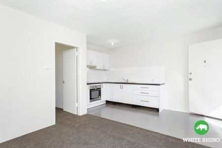 1/9 Macquoid Street, Queanbeyan - Photo 2