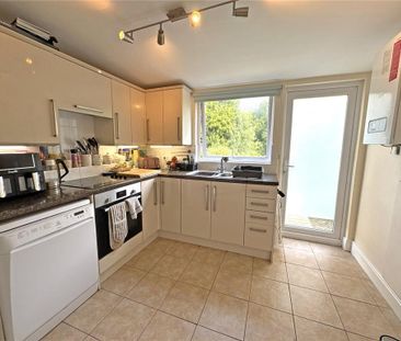 3 bedroom semi-detached house to rent - Photo 6