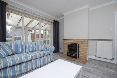 4 bedroom semi-detached house to rent - Photo 2