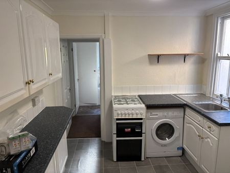 1 Bed Flat, Bassingham Road, SW18 - Photo 3