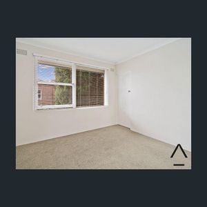 Conveniently Located - Photo 2