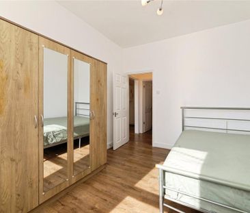 3 bedroom flat to rent - Photo 5