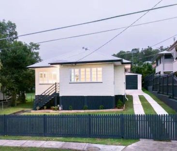 “Beautiful Home, 4 Bay Garage!” - Photo 3