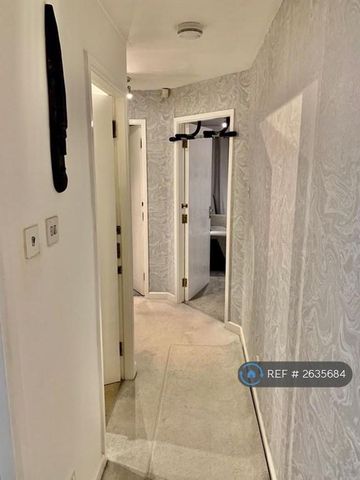 1 bedroom in a flat share to rent - Photo 5