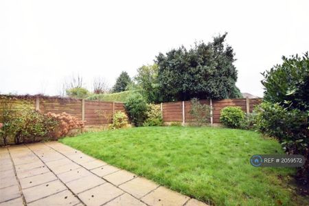 3 bedroom semi-detached house to rent - Photo 4