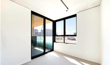 Ground Floor on the Kingston Foreshore - Photo 3