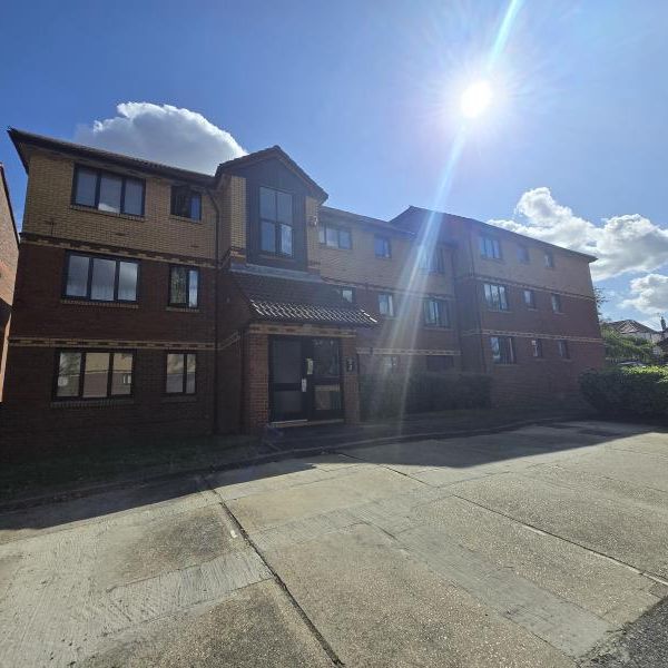 2 bedroom ground floor flat to rent - Photo 1