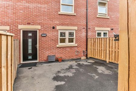 3 bedroom terraced house to rent - Photo 5