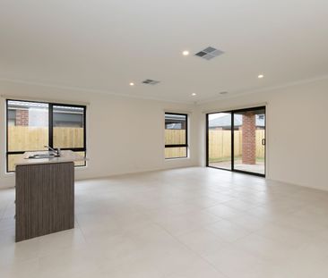 Spacious 4-Bedroom Home in Wallan - Photo 5