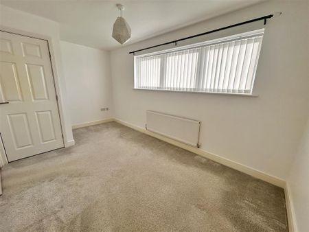 4 bedroom semi-detached house to rent - Photo 2