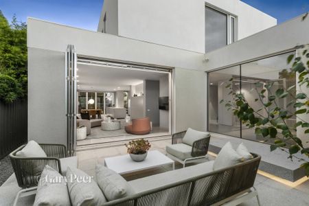 18 Kelburn St, Caulfield North VIC 3161 - House For Rent | Domain - Photo 2