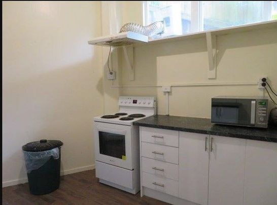 Cheaper living in a Shared Boarding house - Hataitai - Wellington City NZ - Photo 1