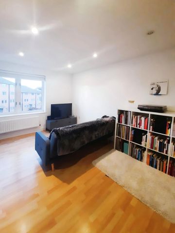 2 bedroom flat to rent - Photo 3
