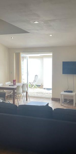 4 bedroom flat to rent - Photo 1