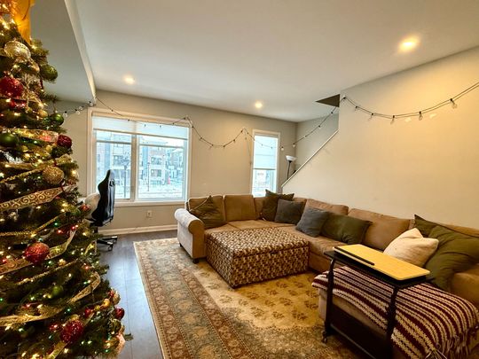 For Lease - 1079 Speedvale Court, Kanata, Ontario - Photo 1