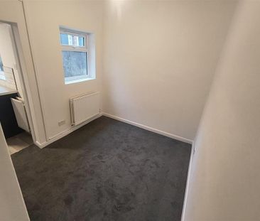2 bedroom property to rent - Photo 4