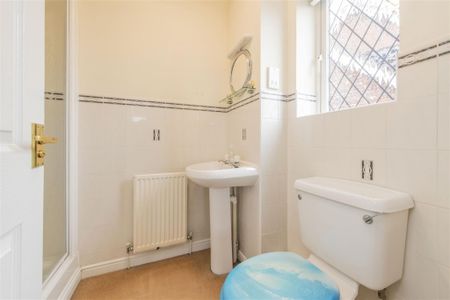 3 bed House - Detached To Let - Photo 3