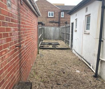 4 bedroom terraced house to rent - Photo 1