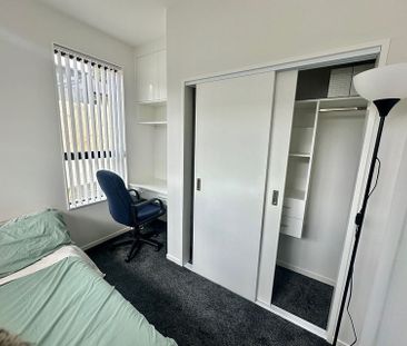 Spacious 2-Beds – Prime Location Opp Park! - Photo 6