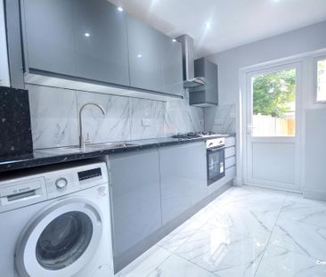 3 bedroom semi-detached house to rent - Photo 3