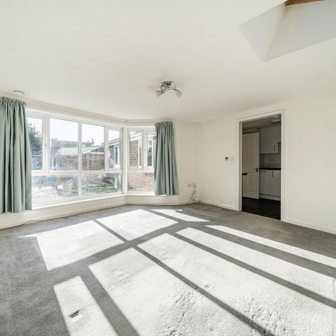 2 bedroom detached bungalow to rent - Photo 1