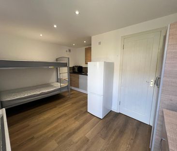 Studio Flat, Gainsborough Road, RM8 - Photo 1