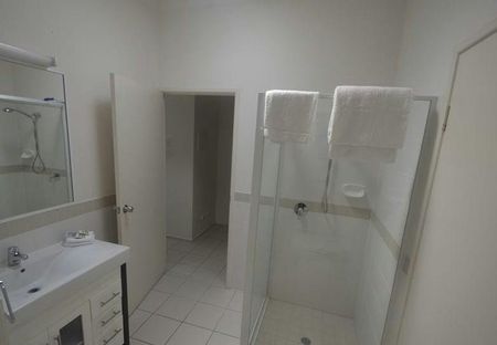 Centrally Located furnished 1 bedroom Unit - Photo 5