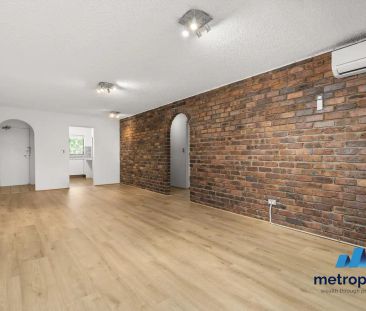 “SPACIOUS, MODERN AND A WALK TO EVERYTHING” - Photo 6