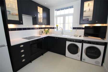 2 bedroom penthouse to rent - Photo 4