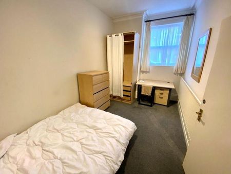 2 bedroom flat to rent - Photo 4