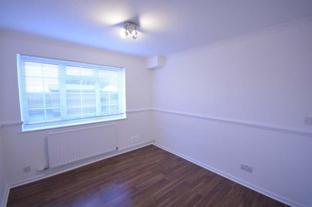 Delaporte Close, Epsom, Surrey, KT17 4AU - Photo 1