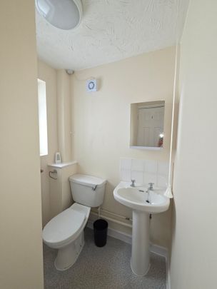1 bed Semi-Detached - To Let - Photo 1