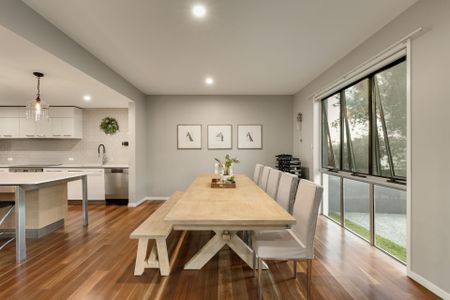 Family Home in Hawthorne's Exclusive Riverfront Avenues - Photo 3