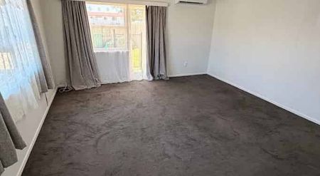 Tidy Papatoetoe studio! - Photo 4