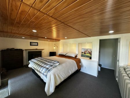 Immaculate inside and out! - Photo 5